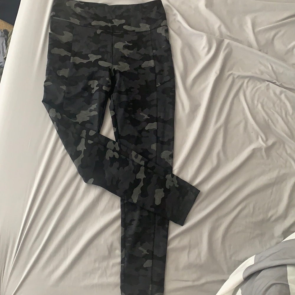 CAbi camo leggings